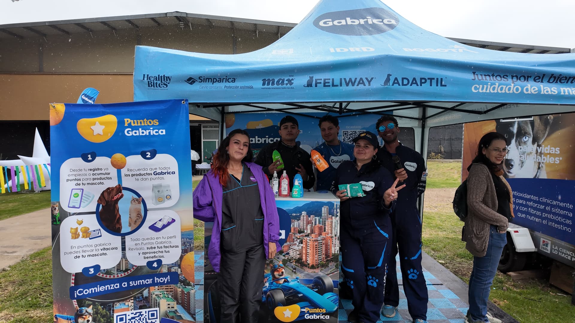 Equipo Gabrica en el stand de FamyFest Pets